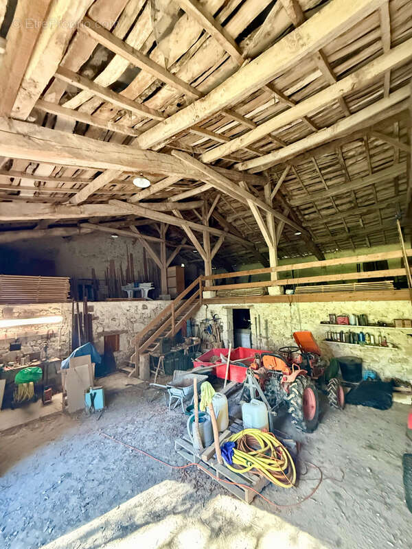 Maison à SAINT-MARTIN-DE-BEAUVILLE