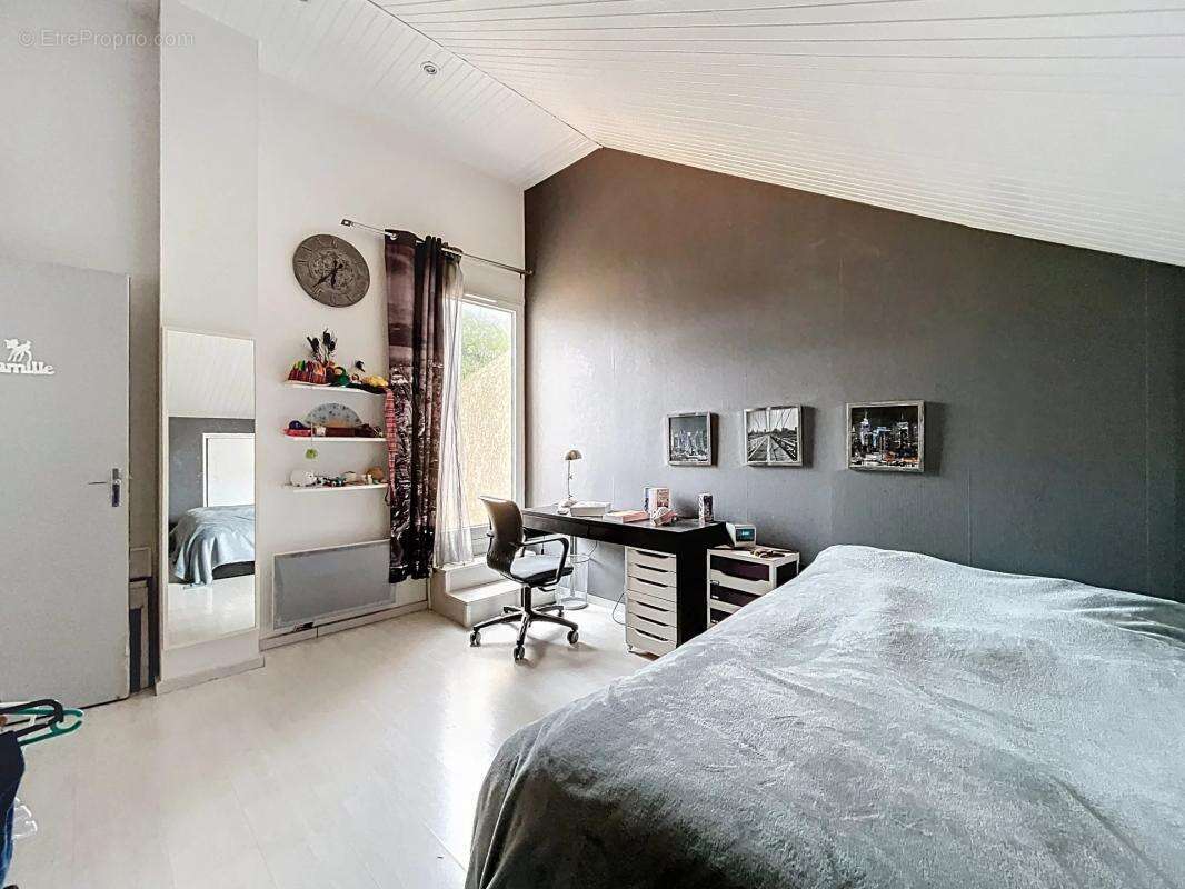 Maison à VOISINS-LE-BRETONNEUX