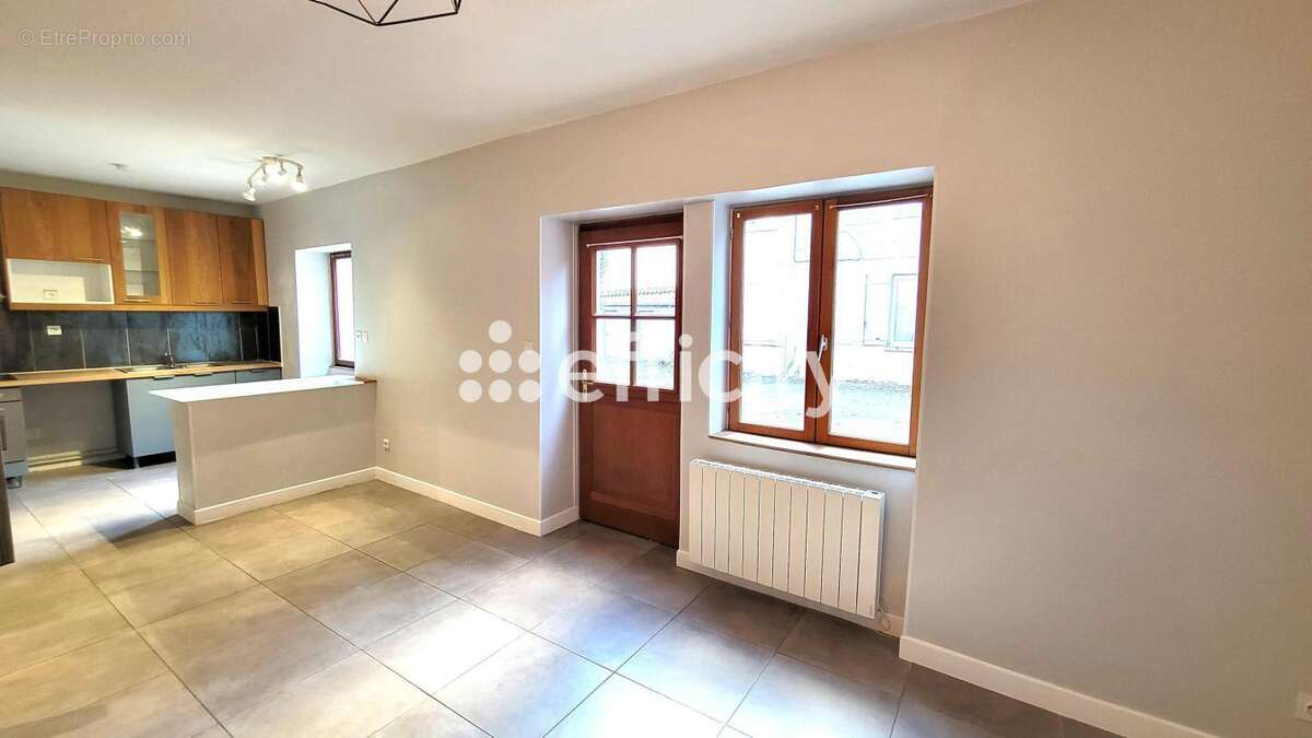 Maison à COLLONGES-AU-MONT-D'OR