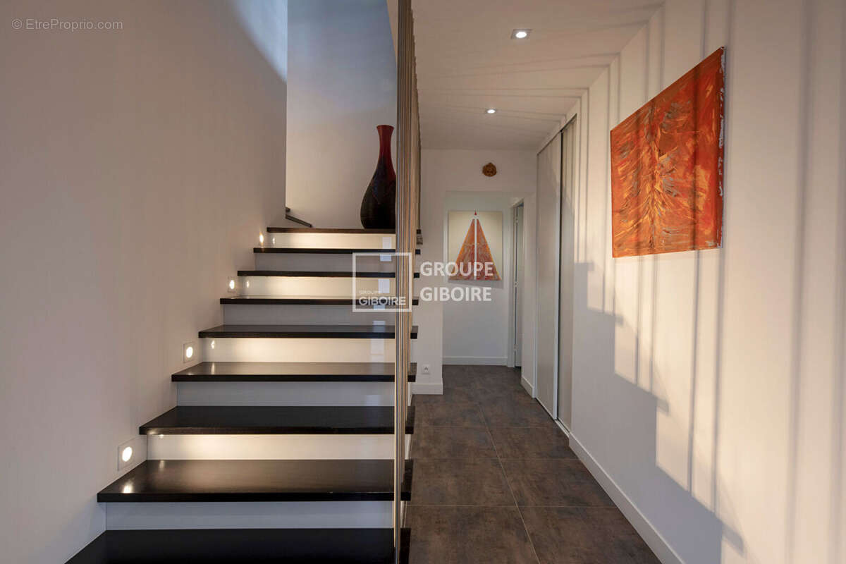 Maison à MONTGERMONT