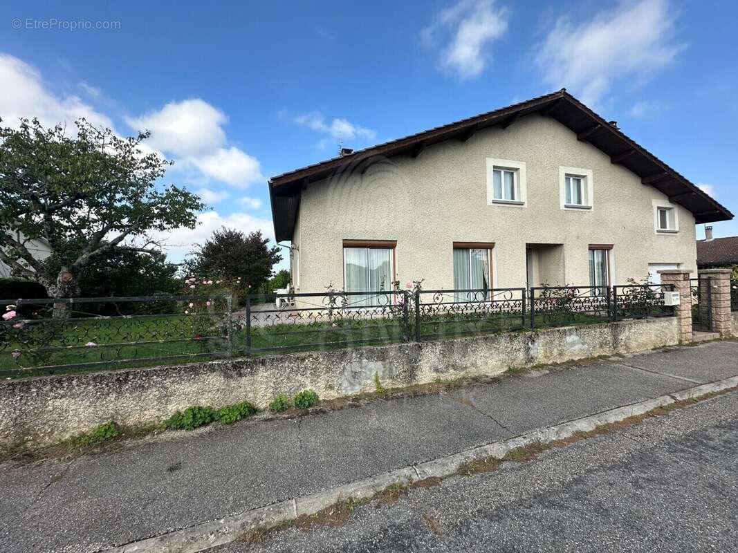 Maison à SAINT-SIMEON-DE-BRESSIEUX