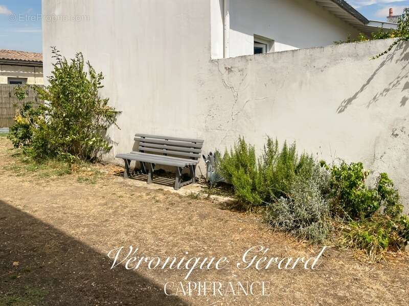 Maison à SAINT-MEDARD-DE-GUIZIERES