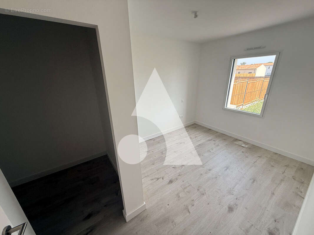 Maison plain pied 85m2 de 3 chambres à Coulon - photo 7