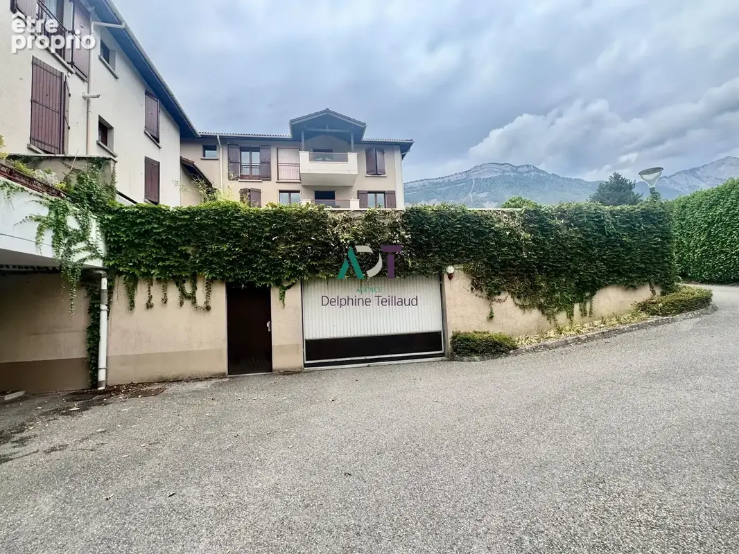 Parking à SAINT-ISMIER