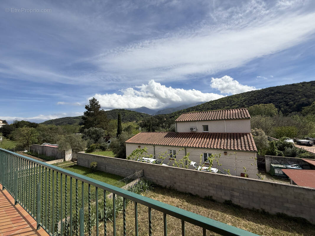 Appartement à REYNES