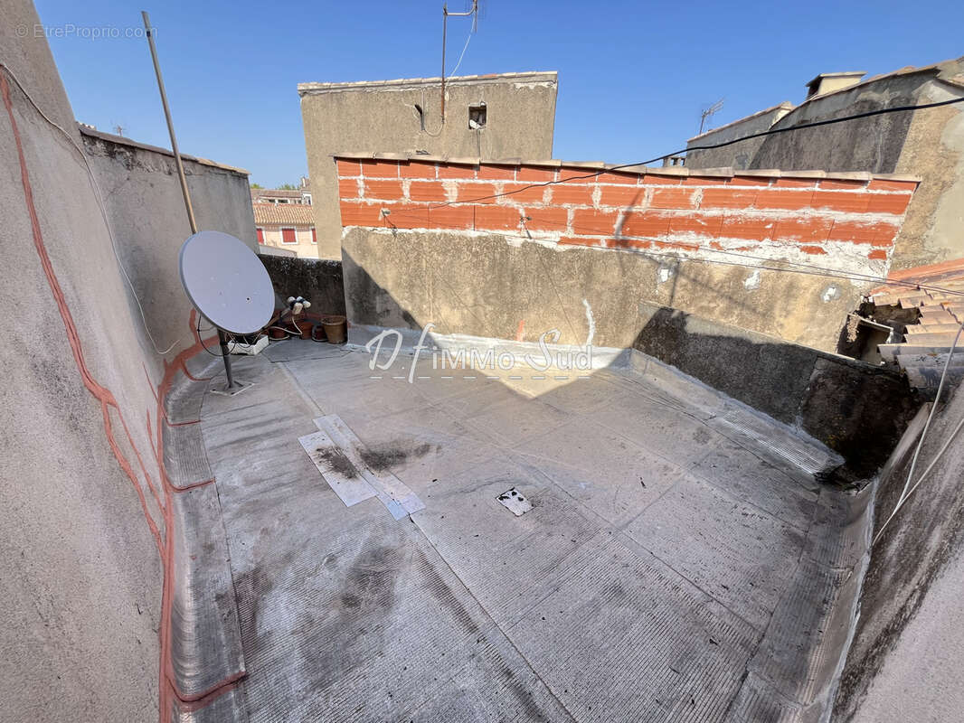 Maison de ville de 110 m2 avec terrasse tropezienne - photo 2