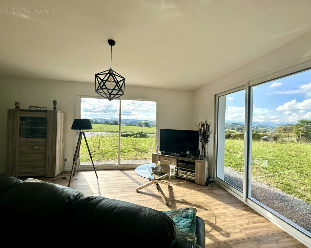 Maison à BEHASQUE-LAPISTE