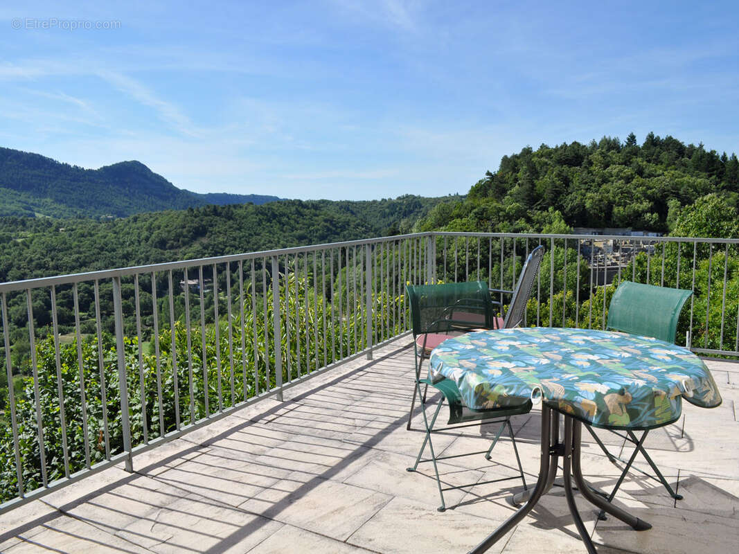 Maison à SAINT-ETIENNE-DE-BOULOGNE