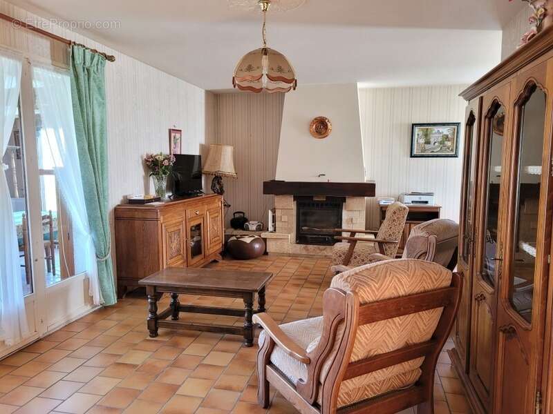 Maison à AZE