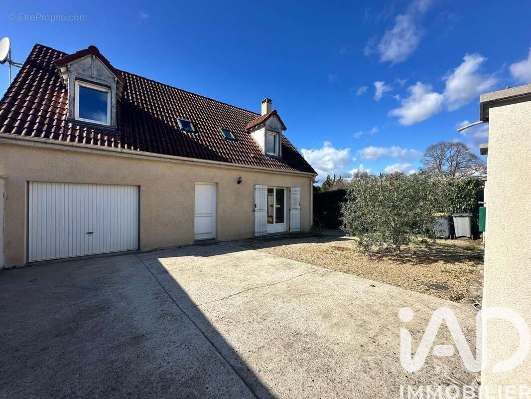 Photo 2 - Maison à VILLEBLEVIN