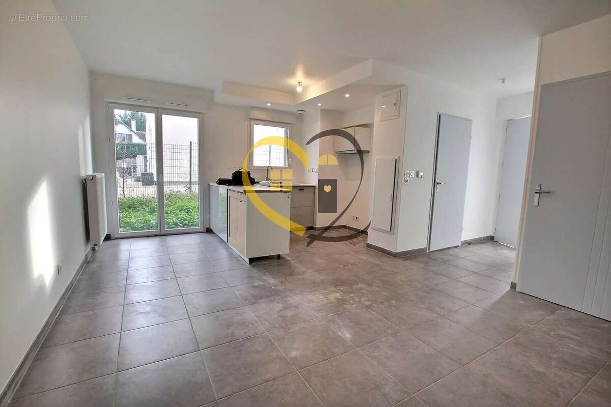 Maison à SAINT-JEAN-DE-BRAYE