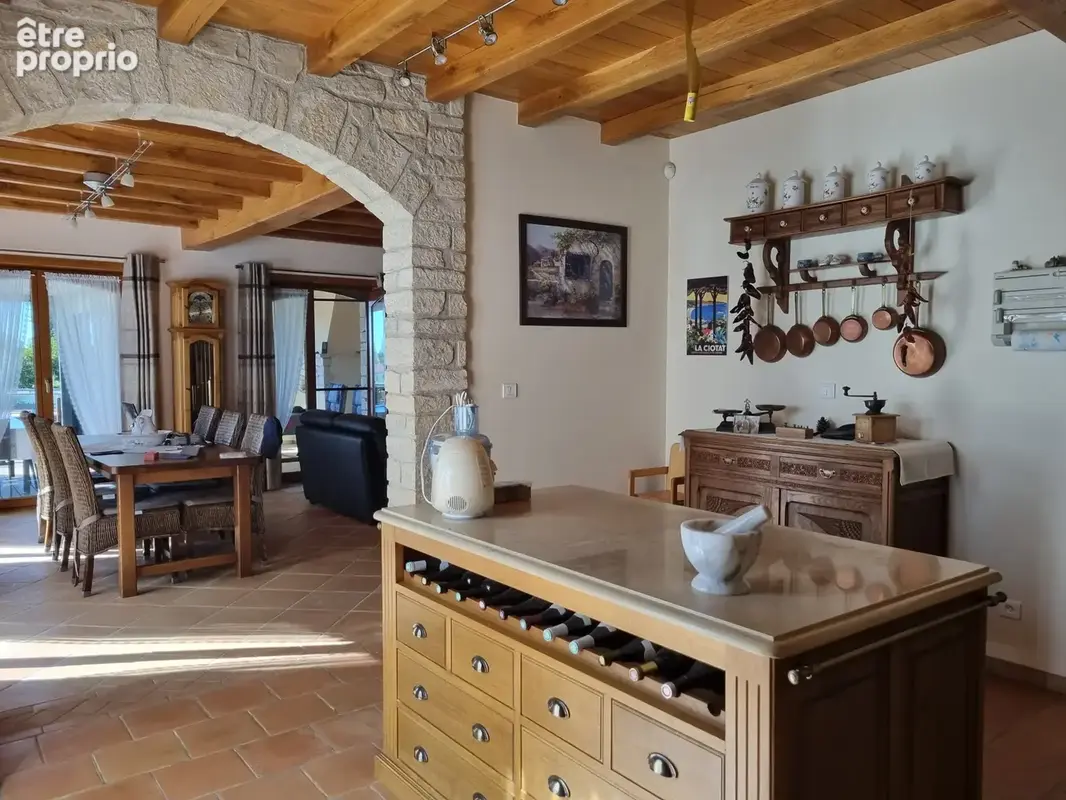 Maison avec terrain et piscine - photo 12