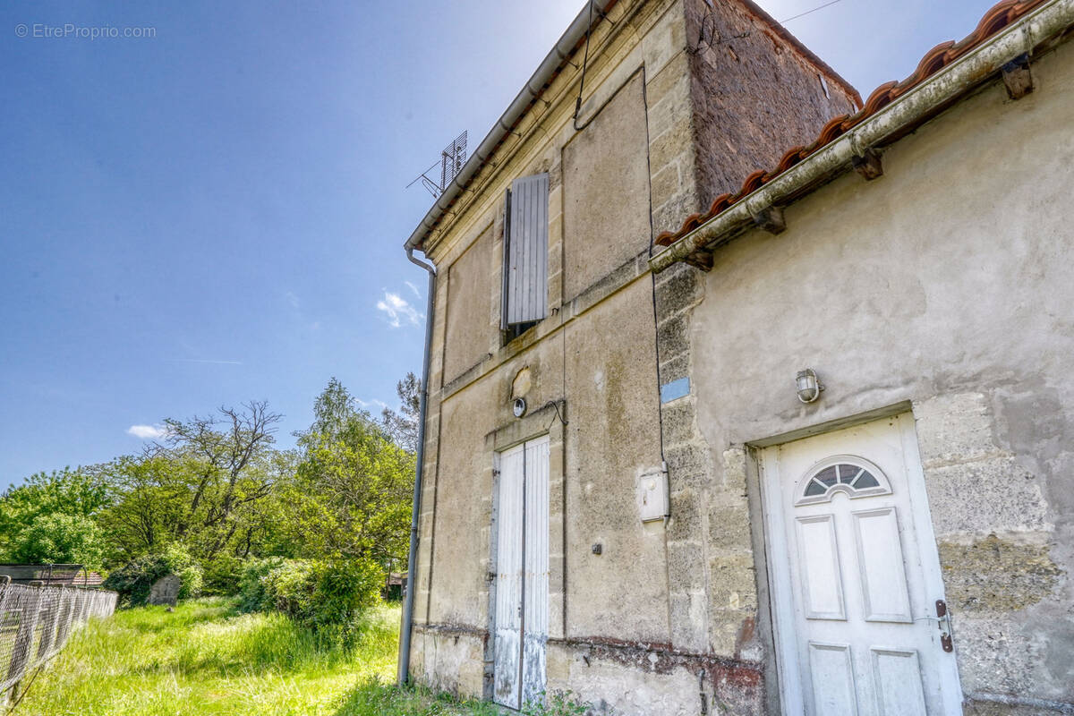 Maison à SAINT-YZAN-DE-SOUDIAC