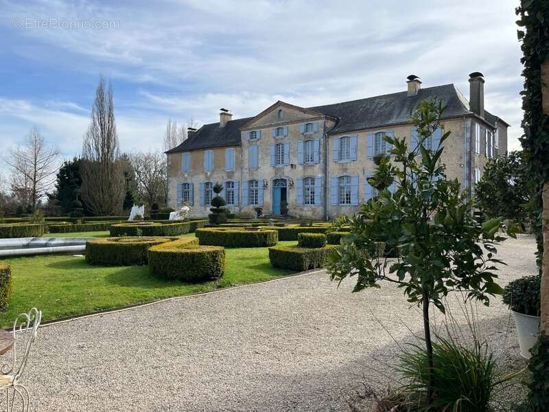 ELEGANT CHATEAU XVIIIs, sans travaux, sur 1 hectare clos de murs, jardin paysagé, chapelle, orangerie, dépendances, pour famille - photo 35