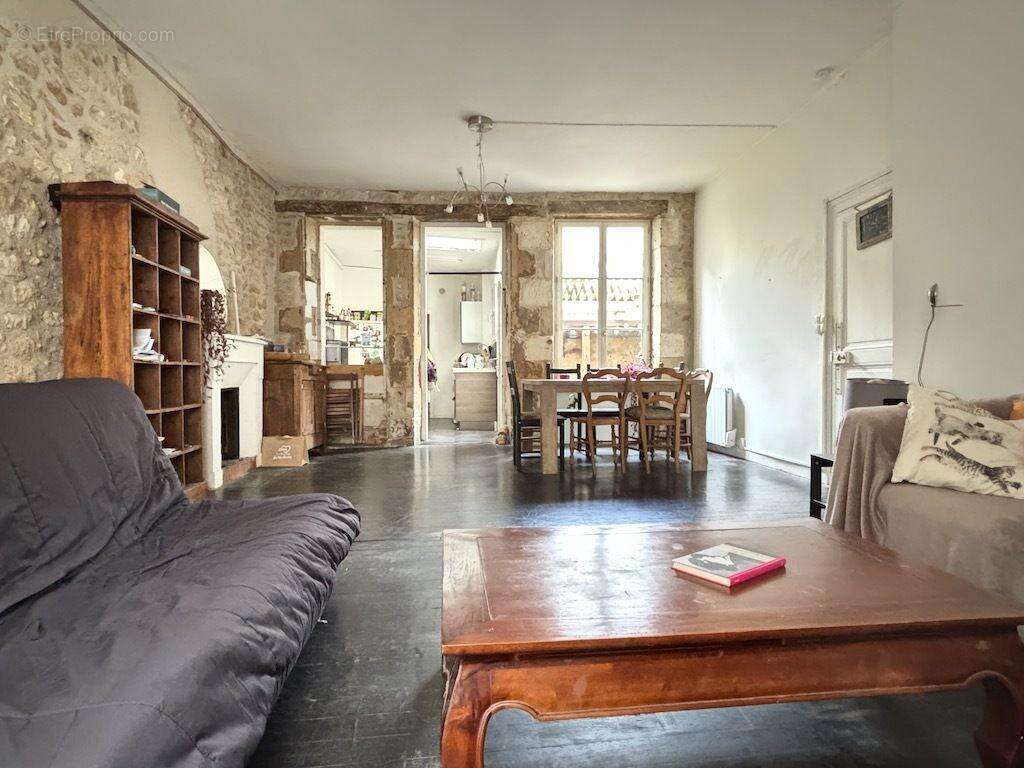 Un séjour traversant de 38 m2, - Maison à POITIERS