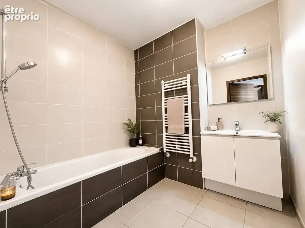 Appartement T4 de 85m2 - Copro 2017 - Terrasse - DPE C - GRENOBLE ? CHAMPIONNET - photo 4