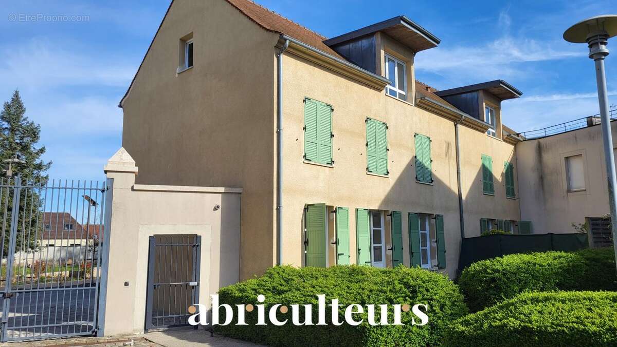 Appartement T3 en rez-de-jardin avec terrasse et vue sur les jardins intérieurs – Résidence de standing à Survilliers - photo 2