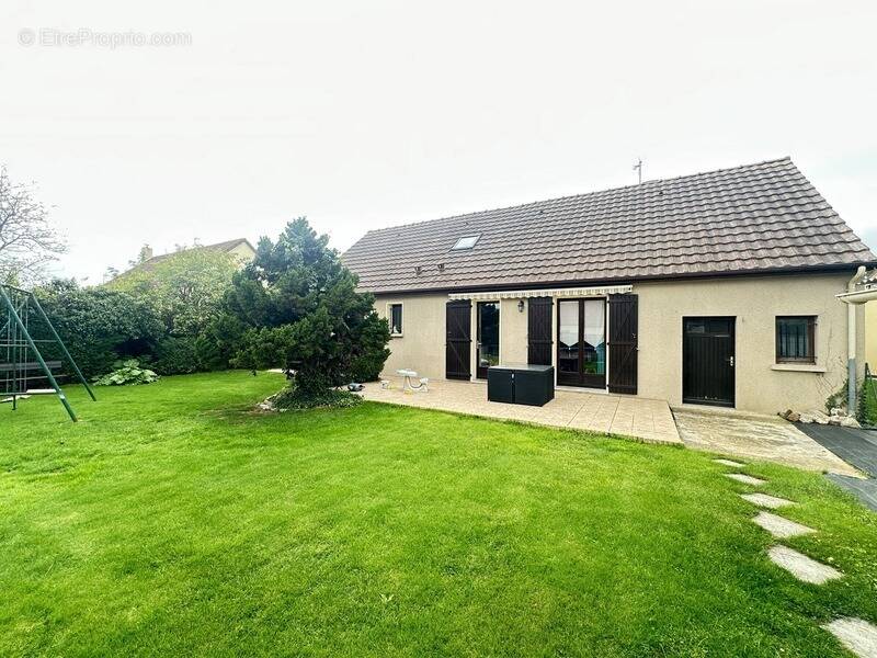 Maison à COURVILLE-SUR-EURE