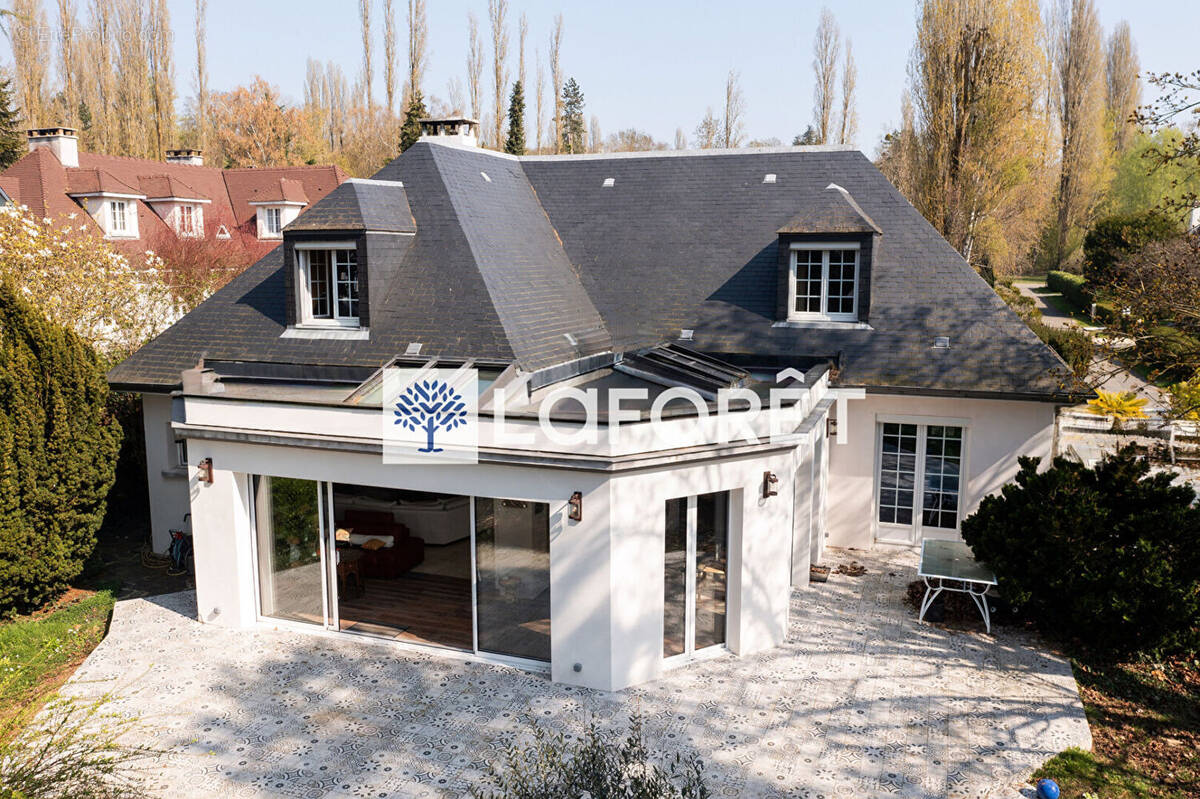Maison à CRESPIERES