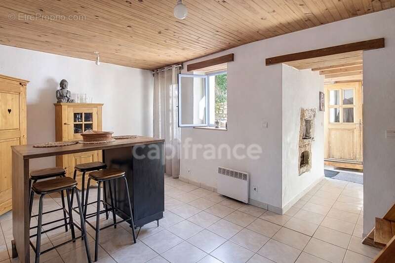 Dpt Drôme (26), à vendre proche de LA TOUCHE maison en pierre P5 mitoyenne, d'environ 110 m² habitables avec cour - photo 4