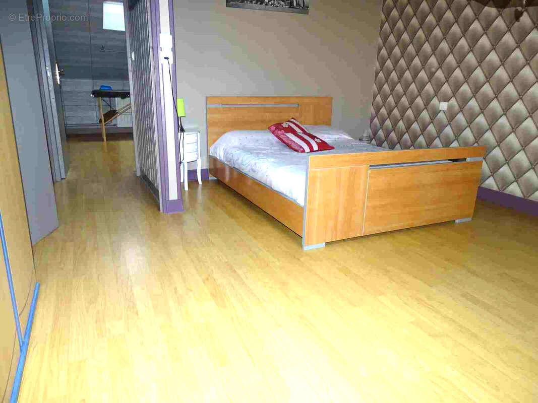 Maison à SAINT-LEONARD-DE-NOBLAT