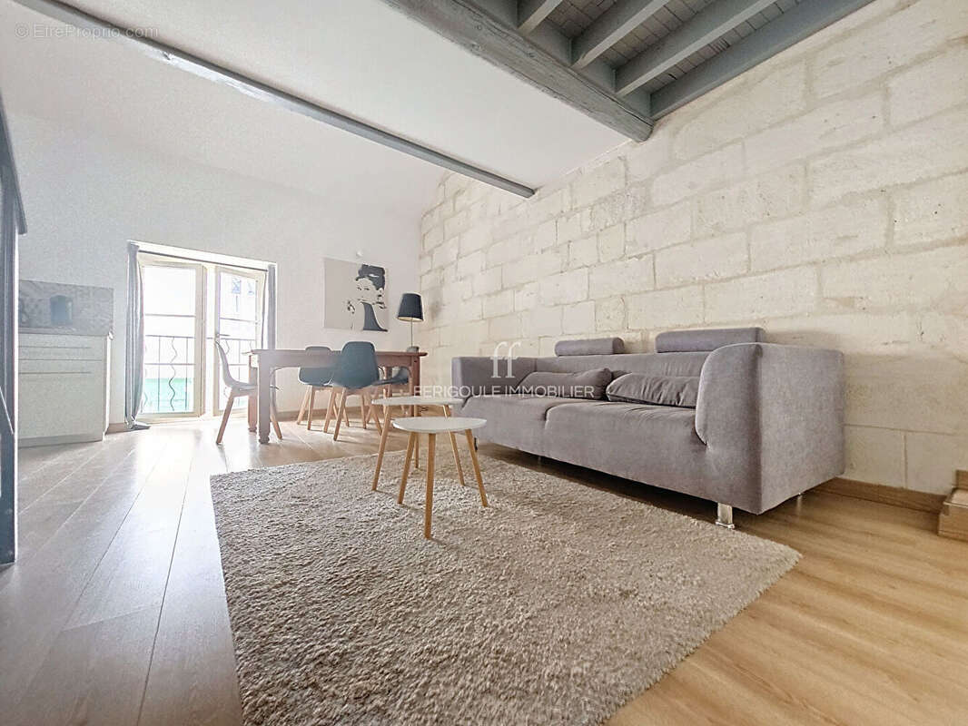 Appartement à VILLENEUVE-LES-AVIGNON