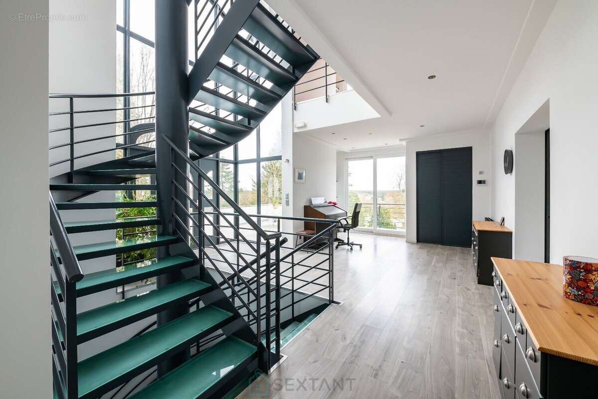 Villa d'architecte à 35 mn de Paris gare de Lyon. A 15 minutes de trois magnifiques golfs ! (golf Fontainebleau, Cély et Coudray - photo 3