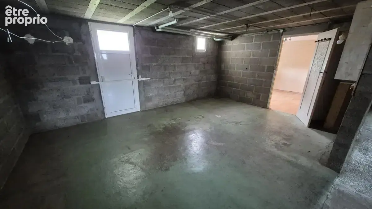 Maison 91 m2 à réinventer   Sous-sol complet et beau potenti - photo 12