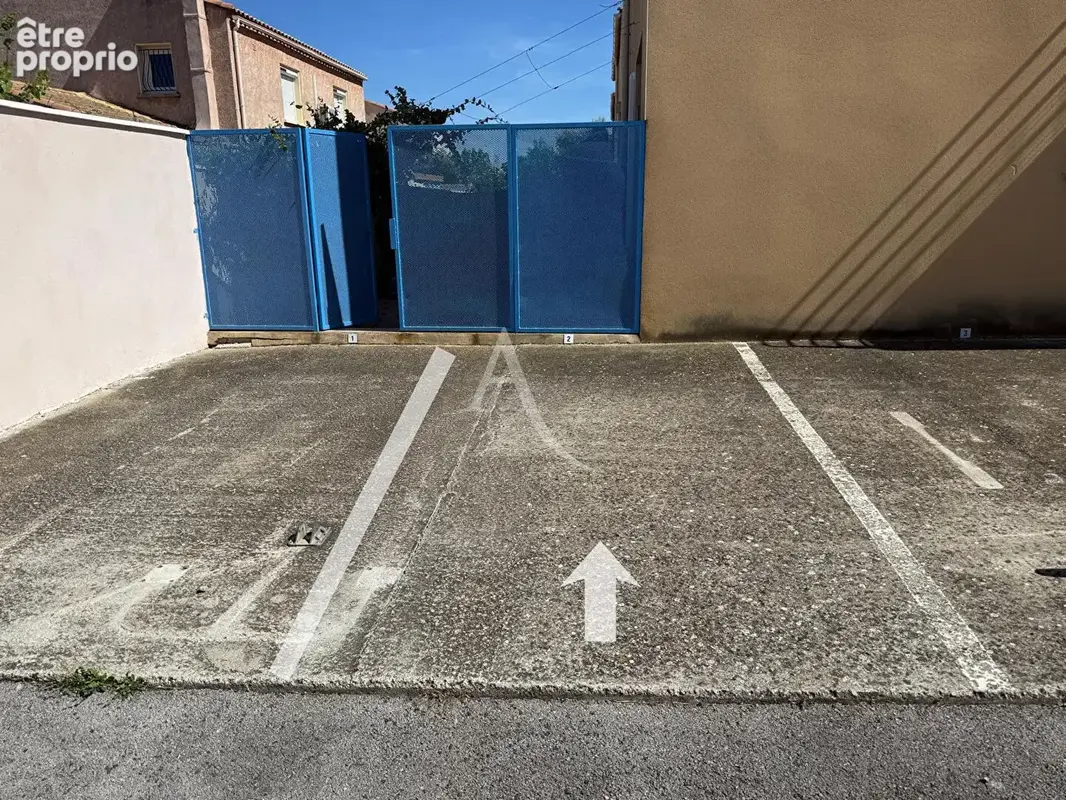 Parking à MEZE