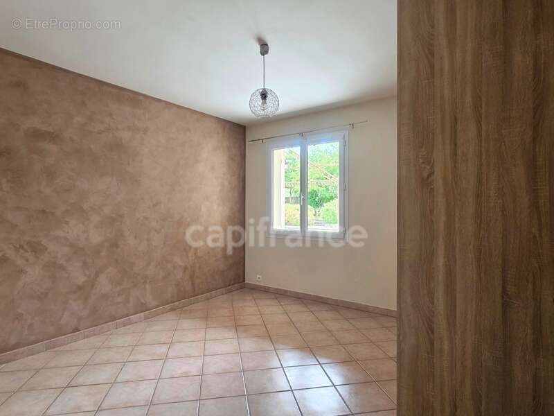 Maison à vendre de 200 m² avec piscine – Piégros-la-Clastre (26) - photo 12