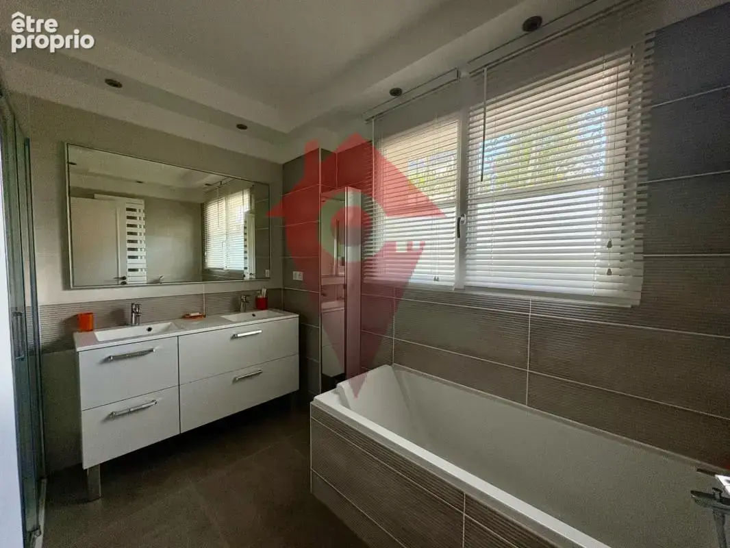 maison familiale entièrement rénovée de225m 2 - 5 chambres- - photo 7