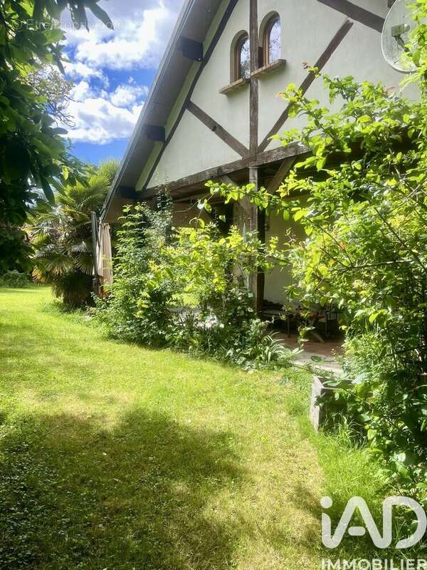 Maison 180 m² à Ronquerolles  - photo 2