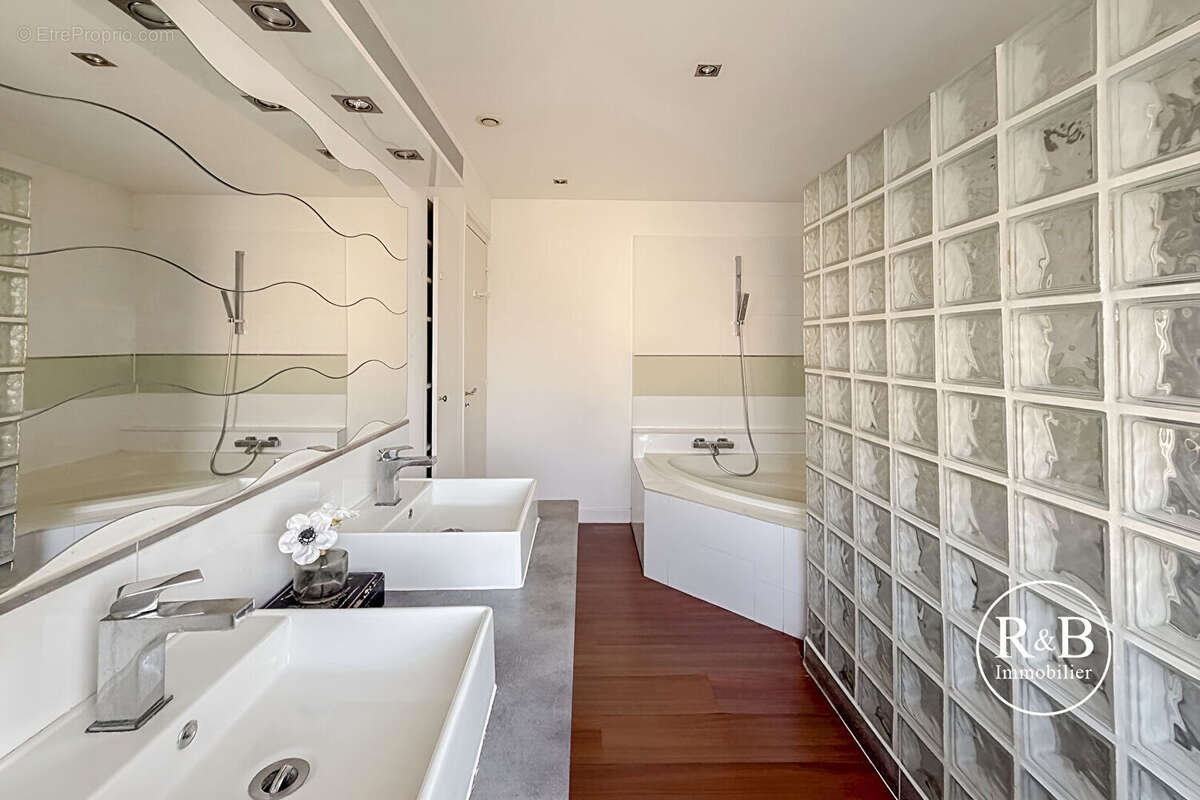 Maison à LES CLAYES-SOUS-BOIS