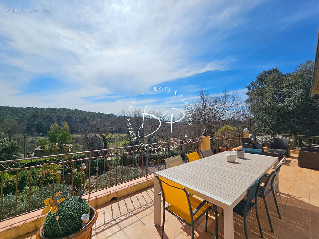 Maison à ENTRECASTEAUX