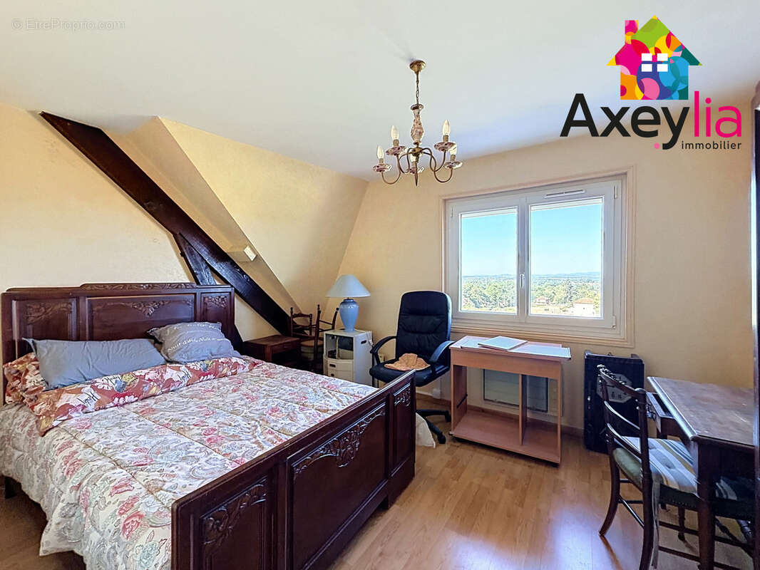 A vendre - saint-haon-le-vieux - maison familiale avec 5 chambres, sous-sol, terrain et belle vue - photo 13