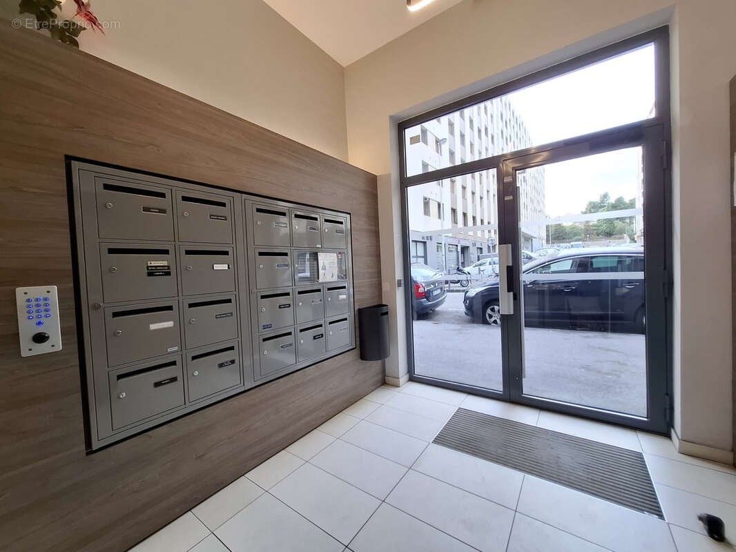 Appartement à MARSEILLE-4E