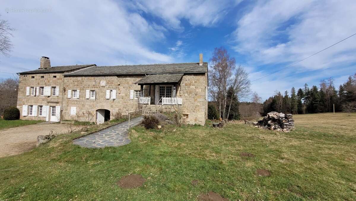 Maison à CHENEREILLES