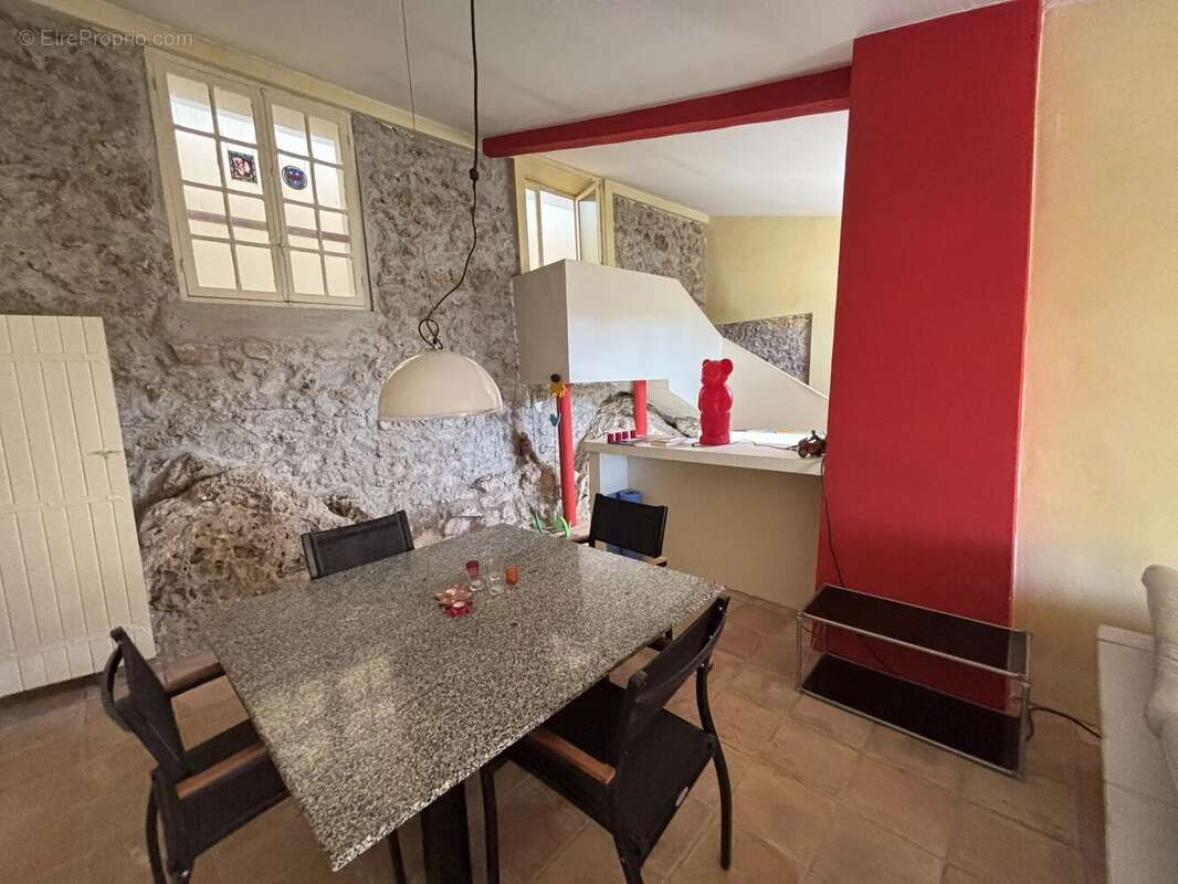 Maison à CHATEAUDOUBLE