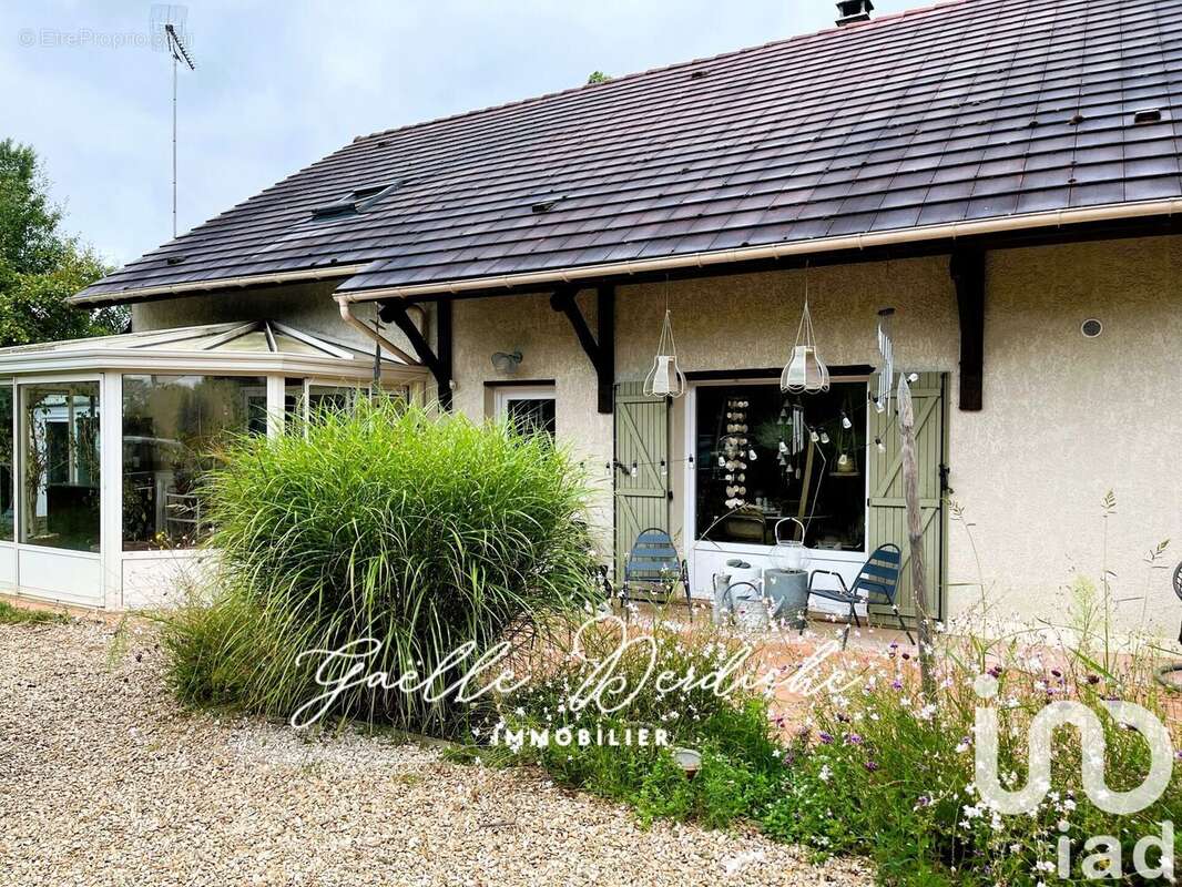 Maison 213 m² à Chevannes  - photo 2