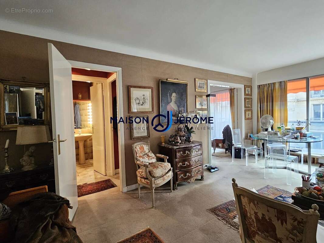 Appartement à PARIS-16E