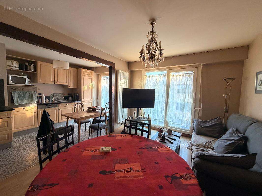 À vendre – Appartement 2 pièces avec balcon et parking en sous-sol - photo 3