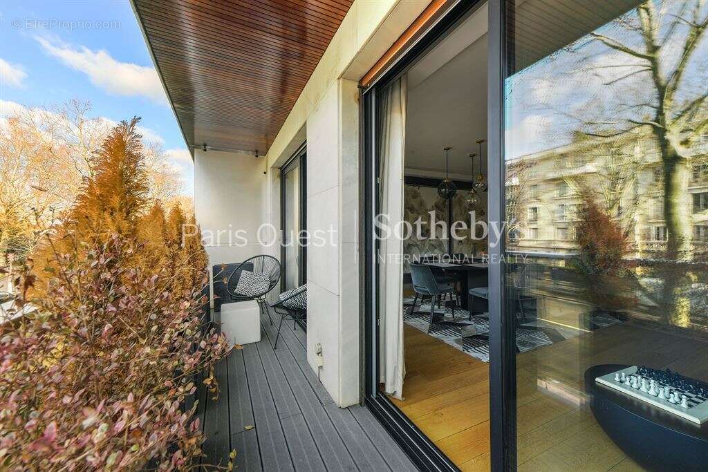 Appartement à PARIS-16E
