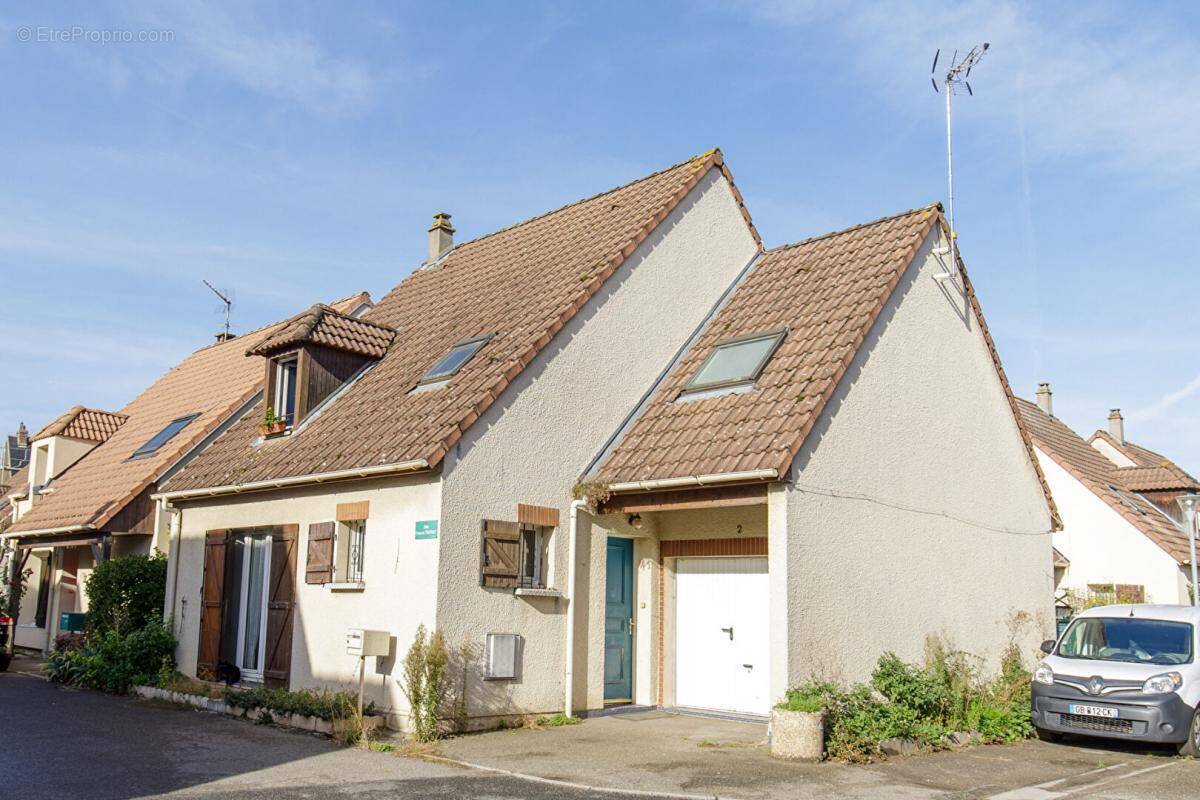 Maison à LES MUREAUX