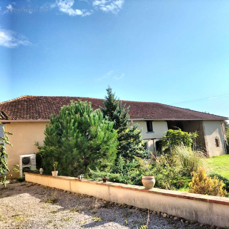maison de maitre avec piscine intérieur et dependances aménagéables - photo 21