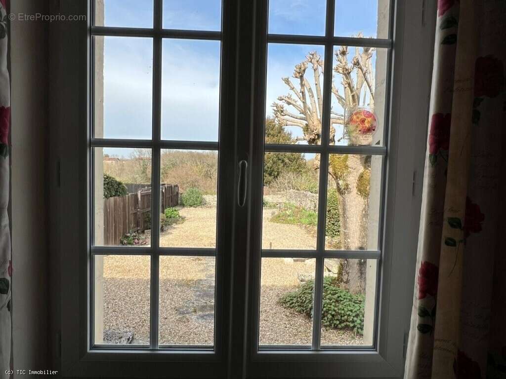 Maison à NANTEUIL-EN-VALLEE