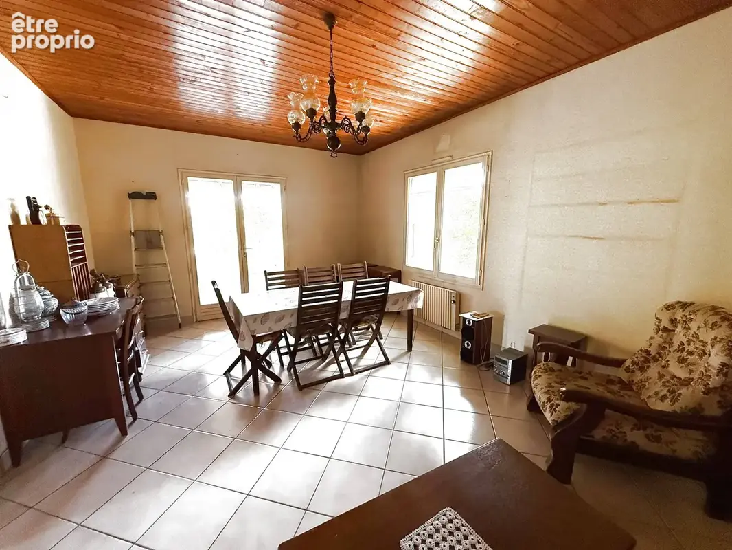 Maison de plain pied  avec piscine sur 2420 m2 de terrain arbore - photo 6