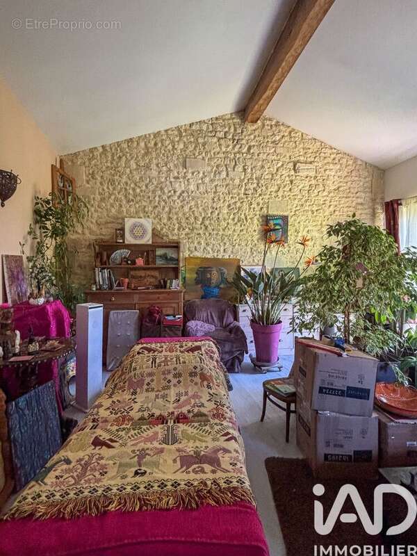 Maison 162 m² à Berneuil  - photo 3