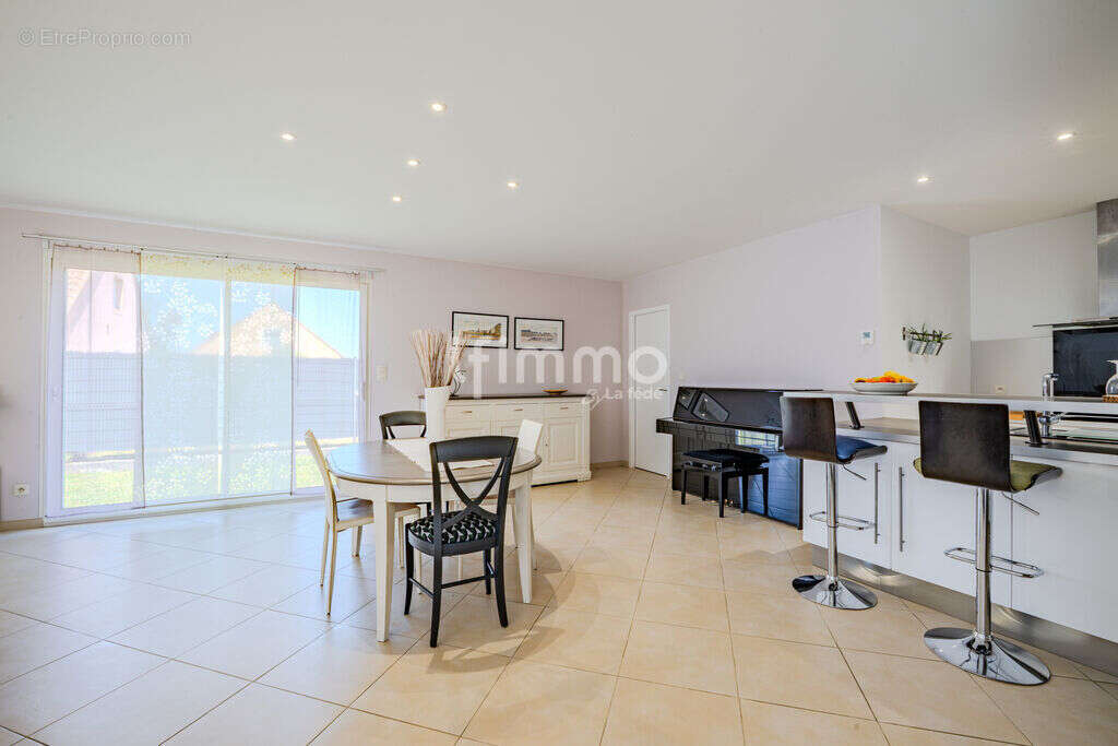 Maison individuelle de plain-pied avec garage et piscine - photo 2