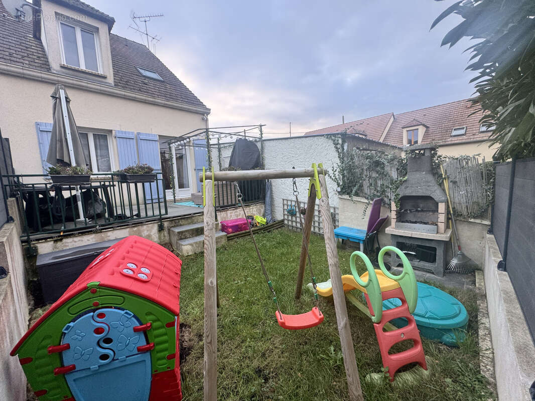 Maison à MEZIERES-SUR-SEINE