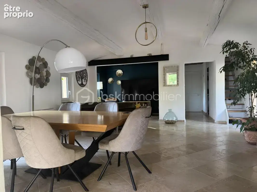 À La Roquebrussanne ( 83136), maison de charme dans un écrin de nature avec panorama exceptionnel, terrain 5689 m2 et piscine - photo 8